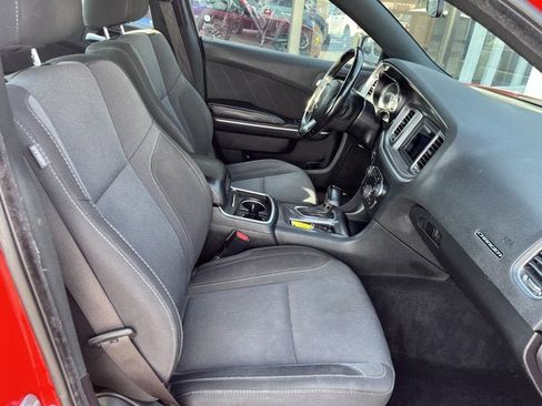 Used 2019 Dodge Charger SXT image 11