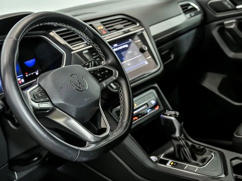 Certified 2023 Volkswagen Tiguan SE image 14