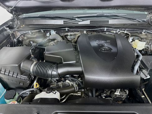 Used 2020 Toyota Tacoma SR w/ SX Package image 31