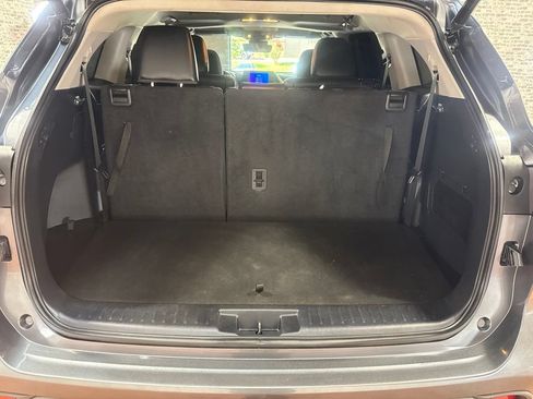 Used 2023 Toyota Highlander XLE FWD image 14
