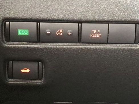 Used 2024 Nissan Sentra SV FWD image 23
