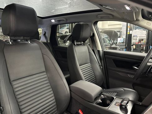 Used 2025 Land Rover Discovery Sport S image 31