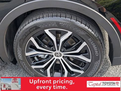 Used 2024 Toyota Crown AWD/4WD image 9