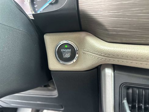 Used 2022 Ford Expedition Limited image 21