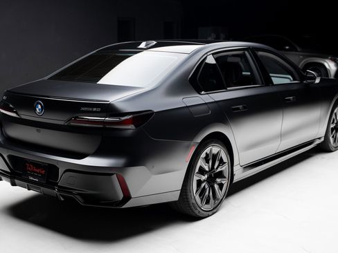 Used 2023 BMW i7 xDrive60 image 31