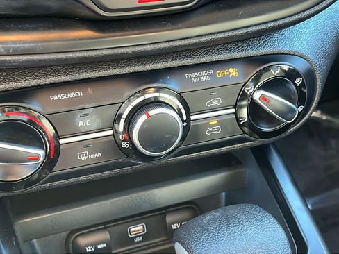 Used 2023 Kia Soul LX w/ LX Technology Package image 19