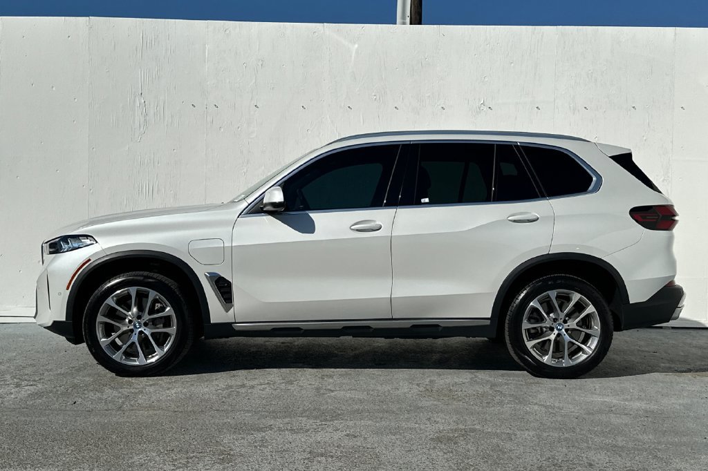 Used 2024 BMW X5 xDrive50e w/ Premium Package AWD/4WD image 6