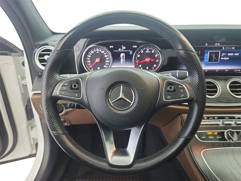 Used 2018 Mercedes-Benz E 300 4MATIC image 17
