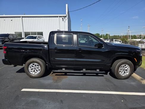 Used 2024 Nissan Frontier SV AWD/4WD image 9