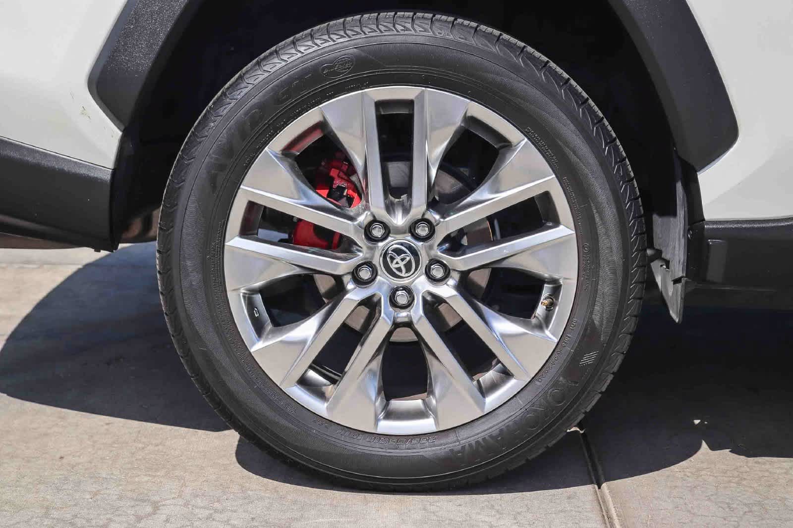 Used 2020 Toyota RAV4 Limited FWD image 8