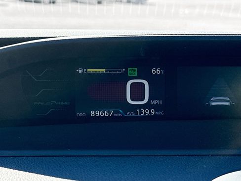 Used 2017 Toyota Prius Prime Premium image 18