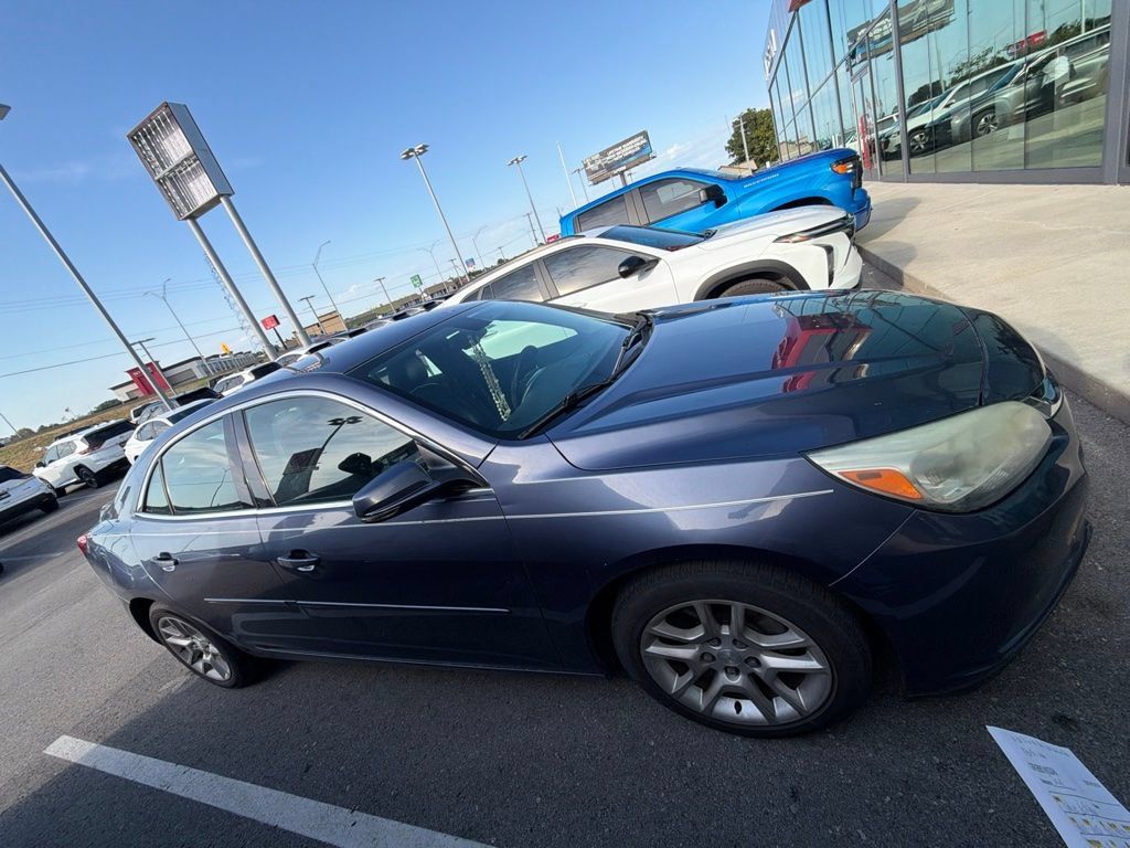 Used 2015 Chevrolet Malibu LT w/ Power Convenience Package FWD image 2