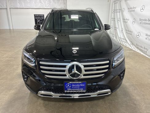 Used 2025 Mercedes-Benz GLB 250 GLB 250 image 2