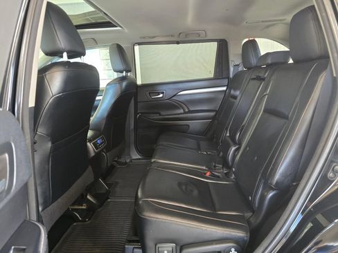 Used 2014 Toyota Highlander XLE AWD/4WD image 21