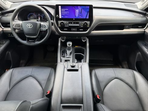 Used 2024 Toyota Grand Highlander AWD image 14