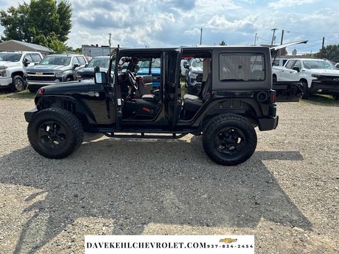 Used 2015 Jeep Wrangler Unlimited Sahara AWD/4WD image 25