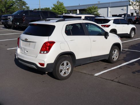 Used 2022 Chevrolet Trax LT w/ LT Convenience Package AWD/4WD image 10