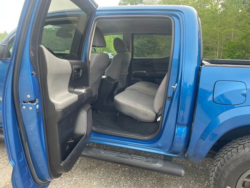 Used 2018 Toyota Tacoma SR5 AWD/4WD image 20