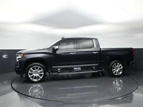 Used 2022 Chevrolet Silverado 1500 High Country w/ Technology Package AWD/4WD image 3