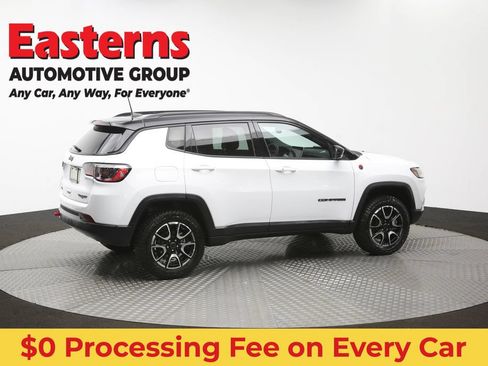 Used 2025 Jeep Compass Trailhawk AWD/4WD image 40