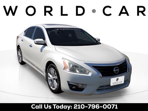Used 2014 Nissan Altima 2.5 SV w/ Convenience Package image 1