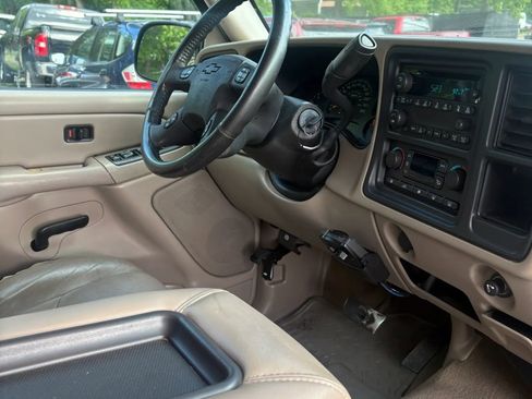 Used 2006 Chevrolet Silverado 2500 LT w/ Heavy-Duty Power Package AWD/4WD image 21