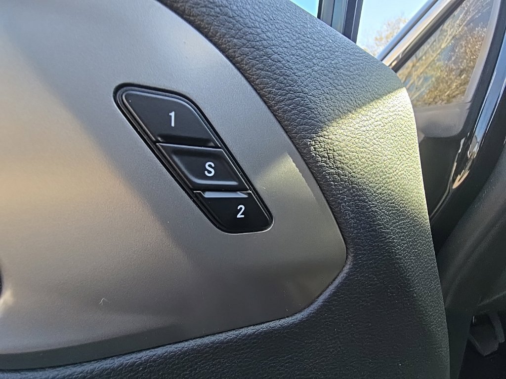 Used 2025 Chrysler Pacifica Select FWD image 27