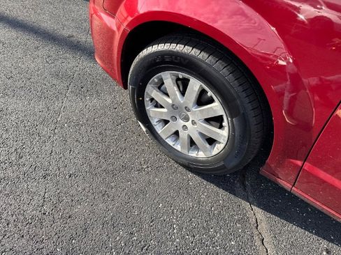 Used 2014 Chrysler Town & Country Touring image 8