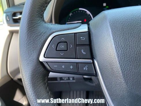 Used 2024 Toyota Sienna XLE AWD/4WD image 19