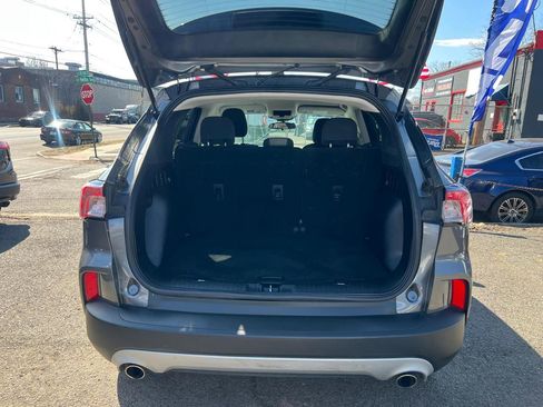 Used 2022 Ford Escape SE image 10