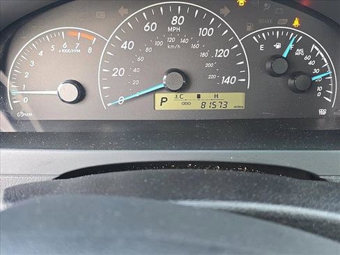 Used 2014 Toyota Camry L image 10