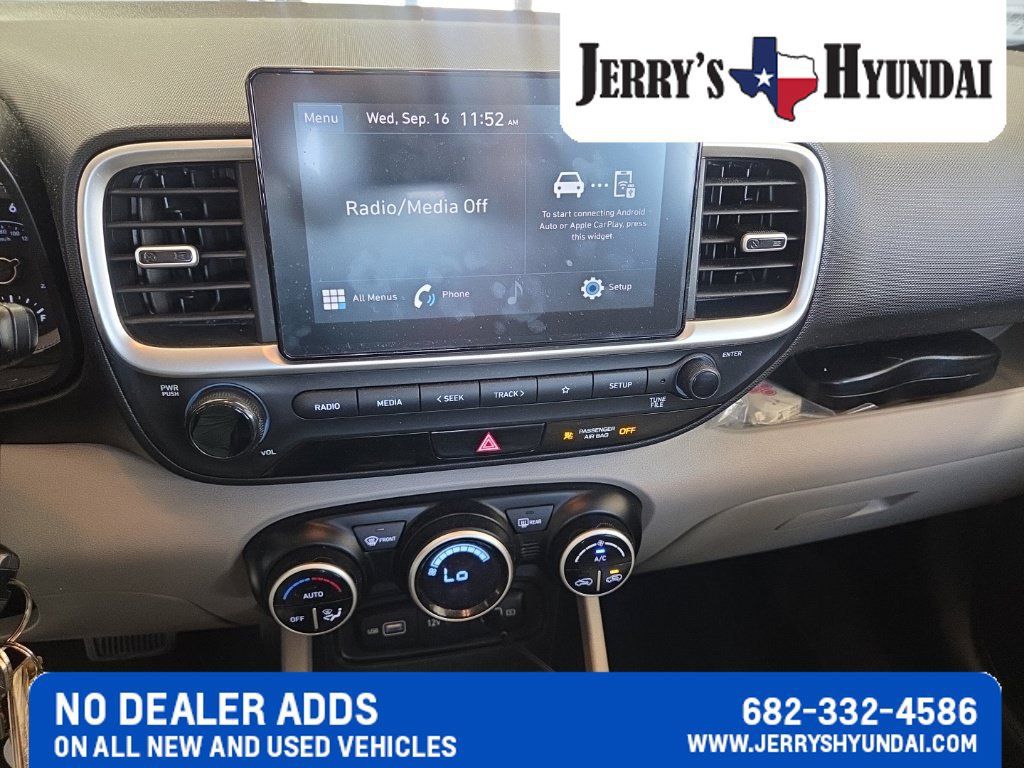 Used 2022 Hyundai Venue SEL FWD image 13