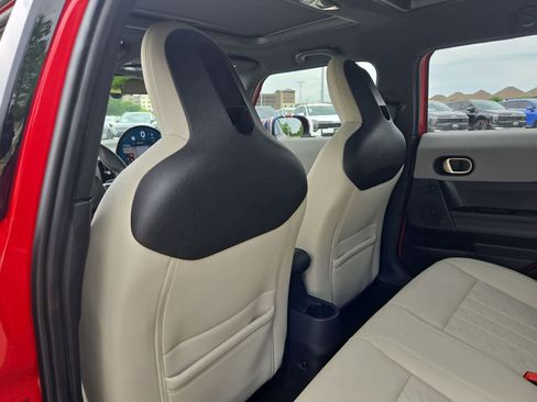 Used 2025 MINI Cooper 4-Door Hardtop FWD image 16