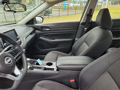 Used 2024 Nissan Altima 2.5 SV image 11