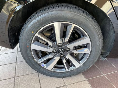 Used 2025 Nissan Versa SV image 28