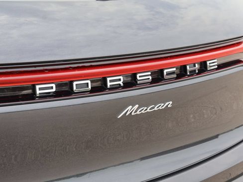 Certified 2024 Porsche Macan AWD/4WD image 6