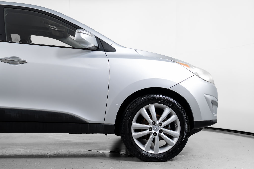 Used 2010 Hyundai Tucson Limited w/ Premium Pkg 4 FWD image 4