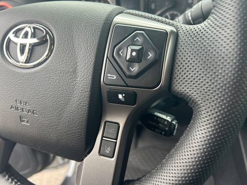 Used 2022 Toyota Tacoma SR5 AWD/4WD image 19