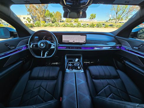 Used 2025 BMW 740i image 27