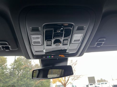 New 2026 Chevrolet Suburban LT image 30