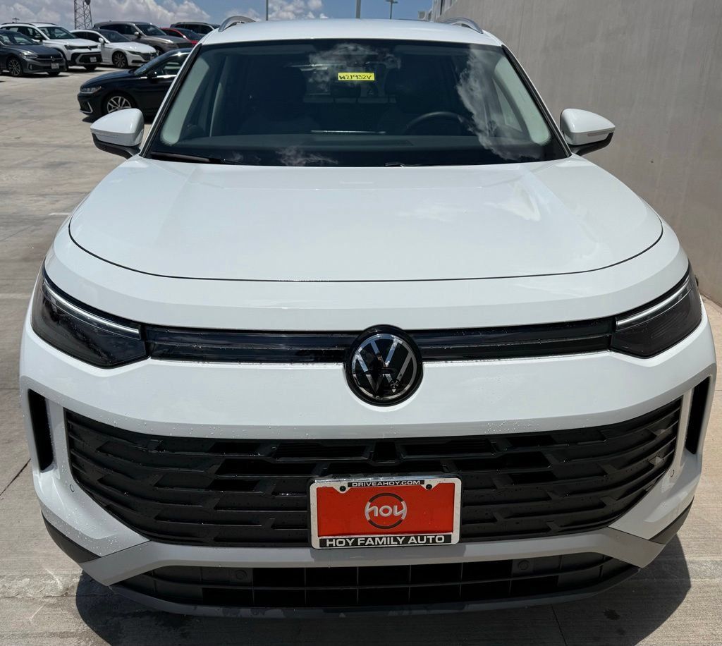Certified 2025 Volkswagen Tiguan SE FWD image 4