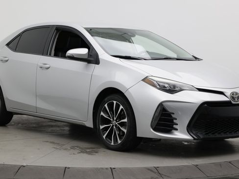 Used 2017 Toyota Corolla SE FWD image 3