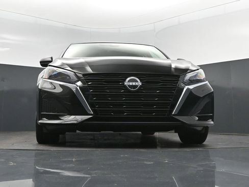 Used 2025 Nissan Altima 2.5 SV FWD image 46