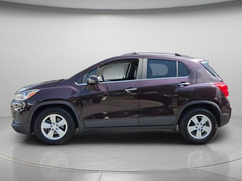 Used 2020 Chevrolet Trax LT w/ LT Convenience Package FWD image 3