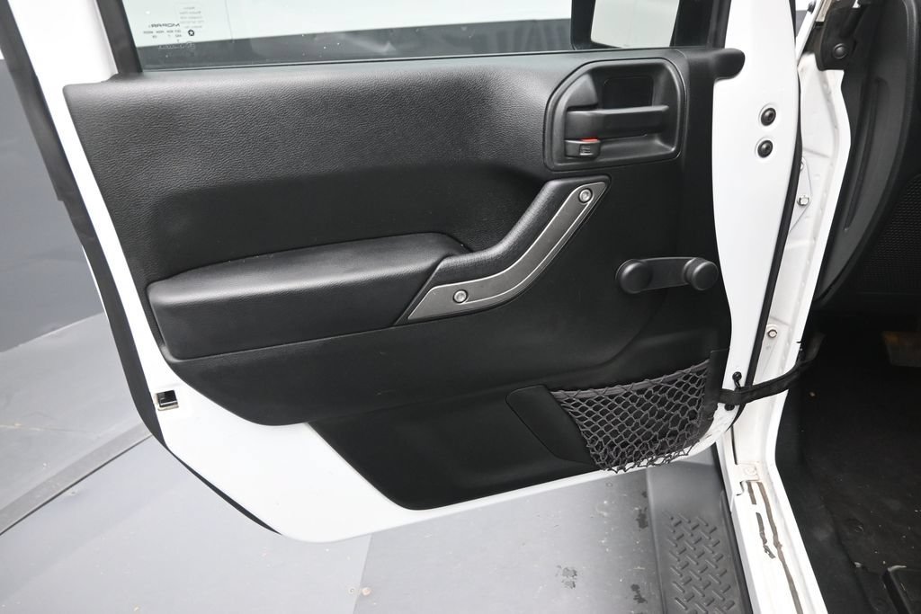 Used 2017 Jeep Wrangler Sport w/ Connectivity Group AWD/4WD image 11