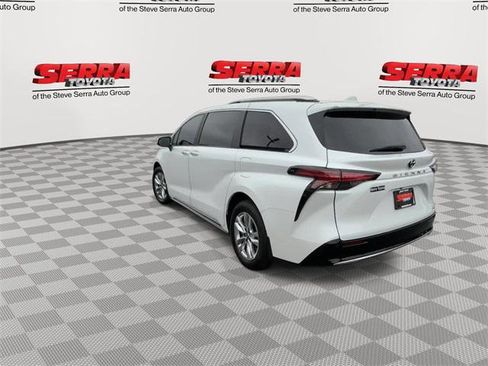 Certified 2024 Toyota Sienna Limited image 7