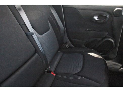 Used 2021 Jeep Renegade Latitude w/ Sun & Sound Group image 15