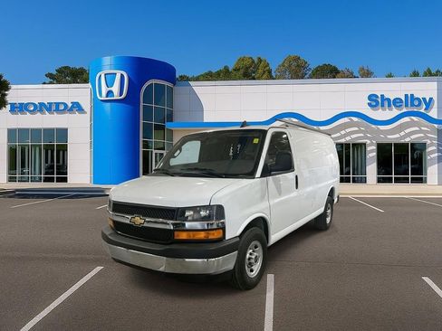 Used 2024 GMC Savana 2500 w/ Driver Convenience Package image 4