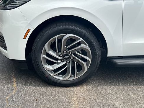 New 2026 Lincoln Navigator Premiere AWD/4WD image 12