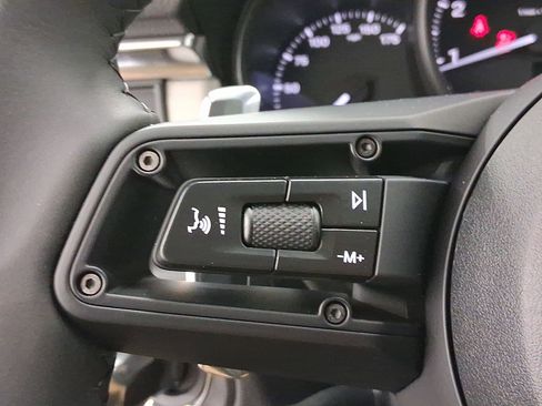 Used 2026 Porsche Macan image 16